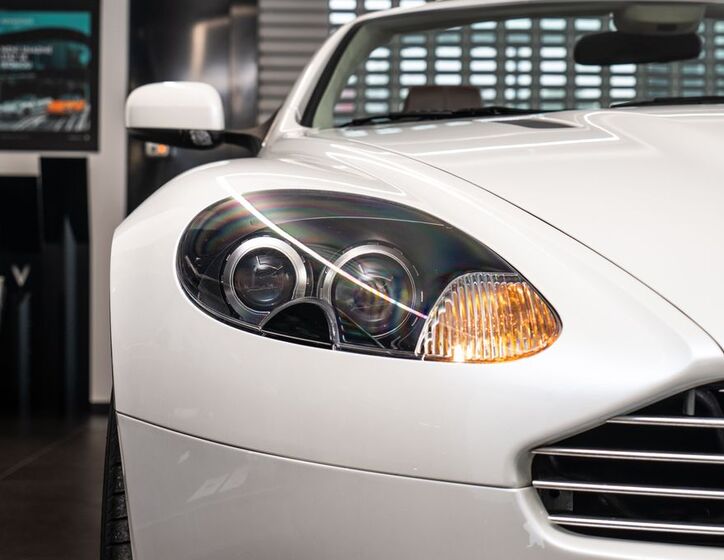 Aston Martin DB9 21