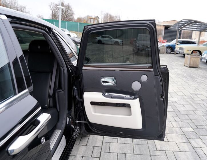 Rolls-Royce Ghost Sedan 6,6 l 420 kw