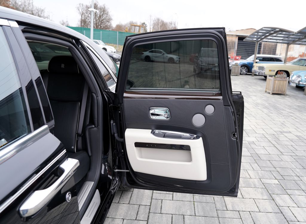 Rolls-Royce Ghost Sedan 6,6 l 420 kw