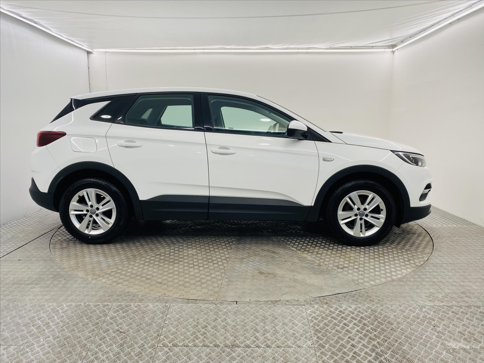 Opel Grandland X SUV / Terénní 1,2 l 96 kw