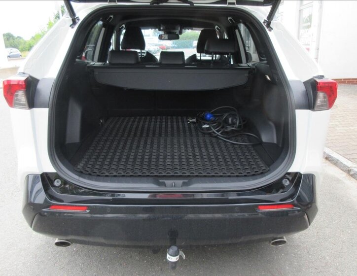 Suzuki Across Kombi 2,5 l 136 kw