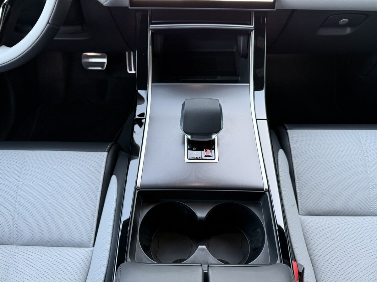 Land Rover Range Rover Velar SUV / Terénní 3,0 l 221 kw