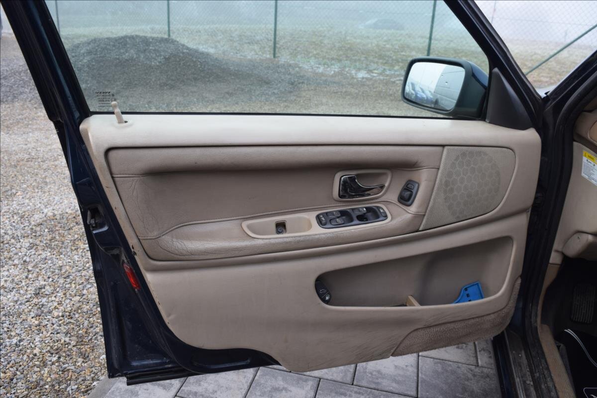 Volvo V70 Kombi 2,5 l 103 kw