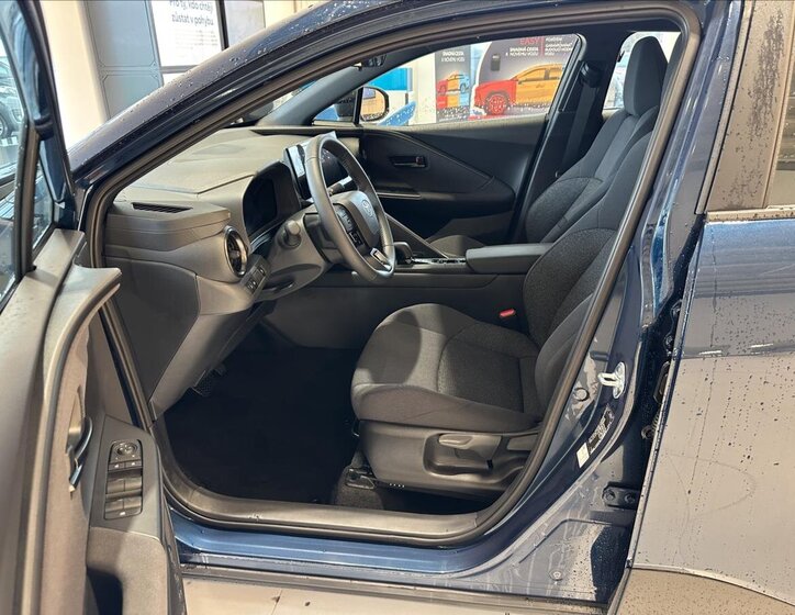 Toyota C-HR SUV 1,8 l 103 kw