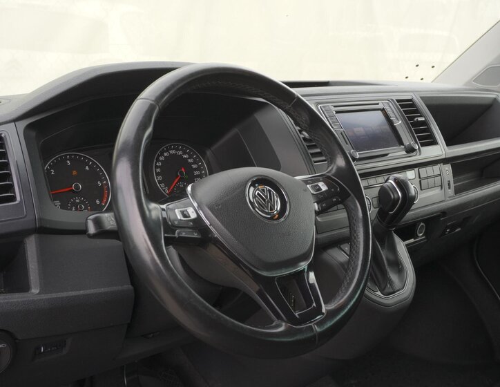 Volkswagen Caravelle 9