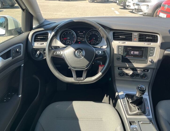 Volkswagen Golf 9