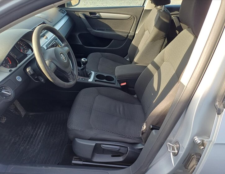 Volkswagen Passat Kombi 1,6 l 77 kw
