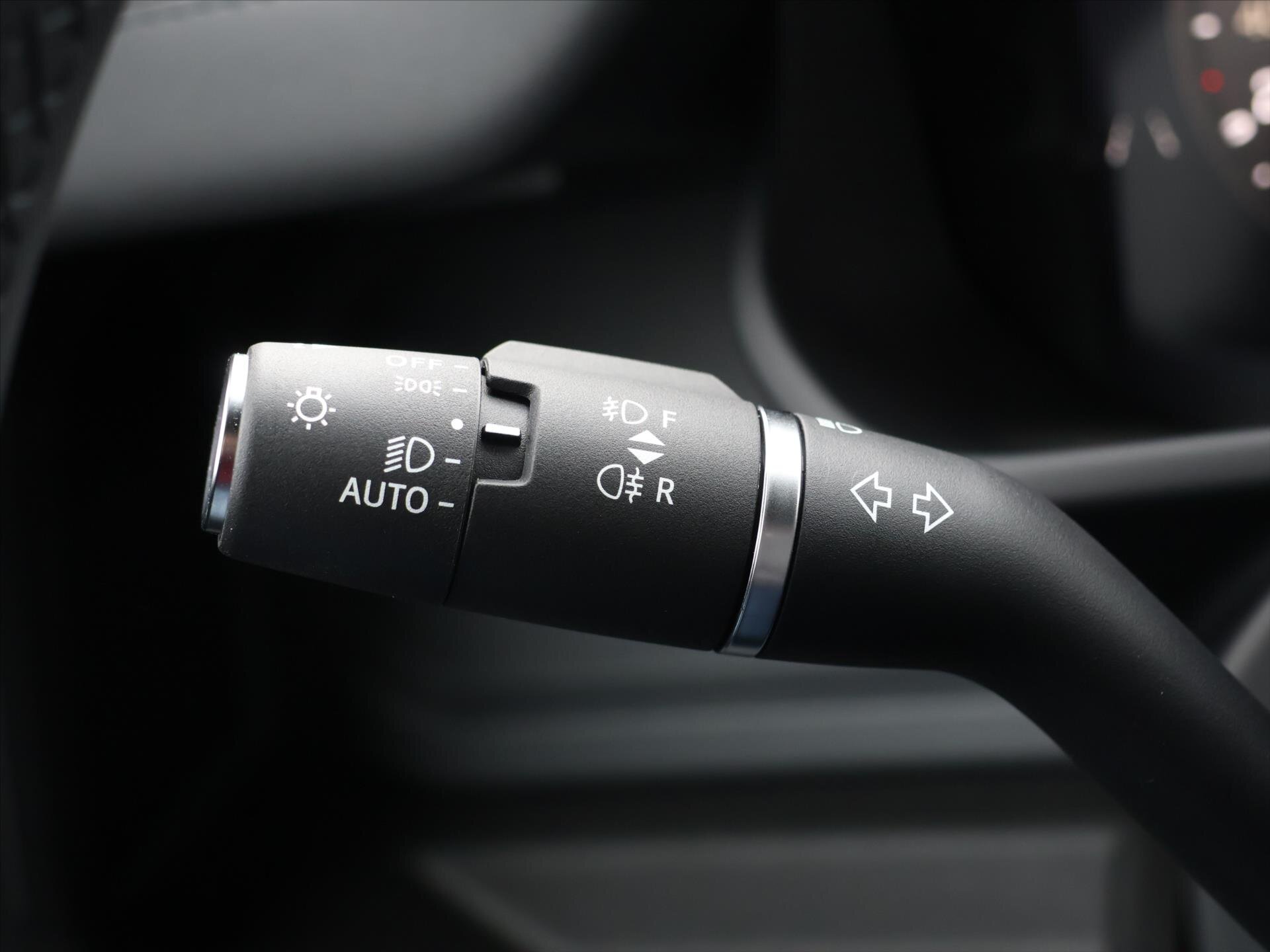 Land Rover Defender SUV / Terénní 5,0 l 313 kw