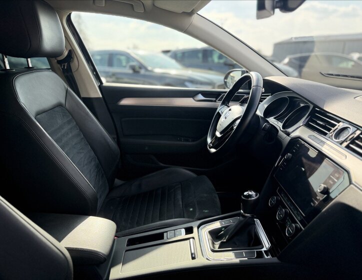 Volkswagen Passat Sedan / Limuzína 2,0 l 110 kw