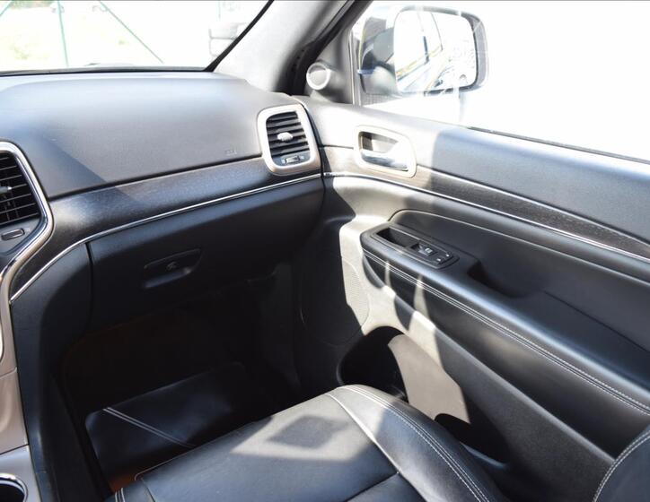 Jeep Grand Cherokee 27