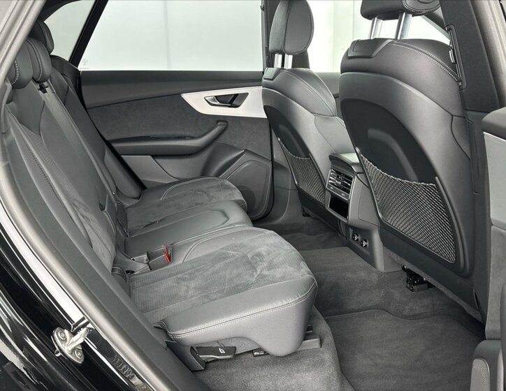 Audi Q8 SUV / Terénní 3,0 l 210 kw