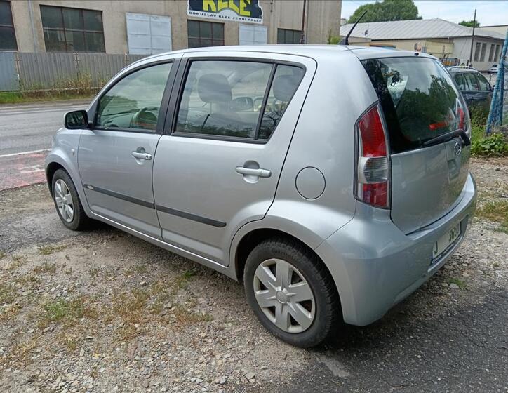 Daihatsu Sirion 8