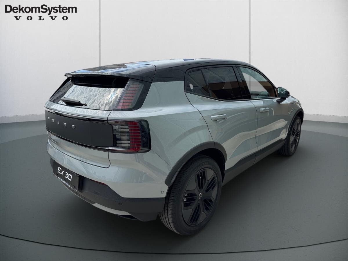 Volvo EX30 SUV / Terénní 0,0 315 kw