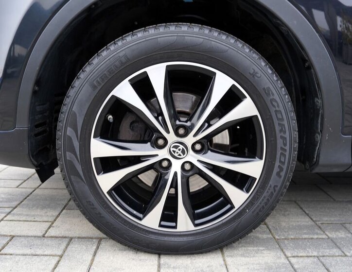 Toyota RAV4 SUV / Terénní 2,0 l 91 kw