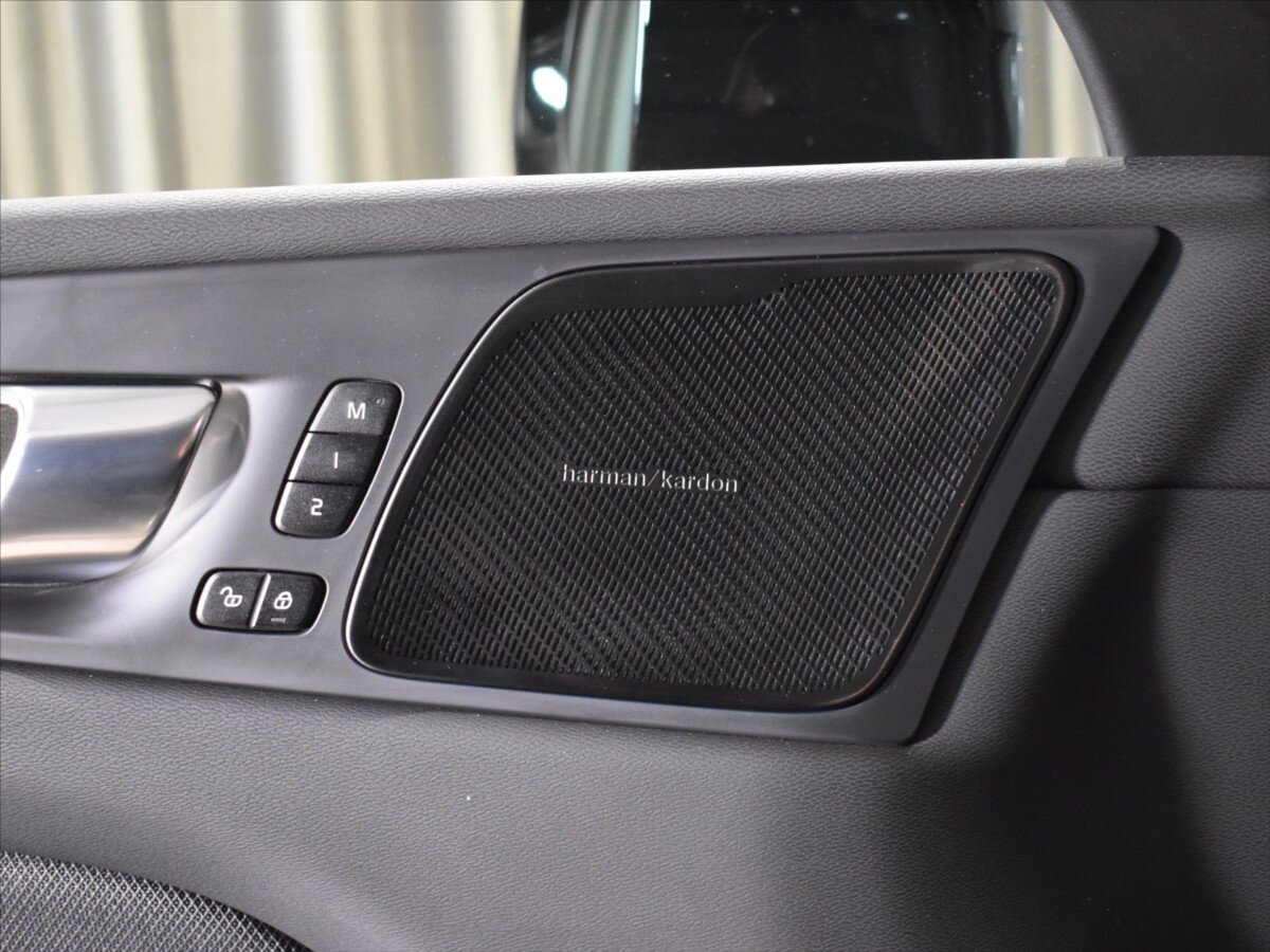 Volvo XC60 SUV 2,0 l 335 kw