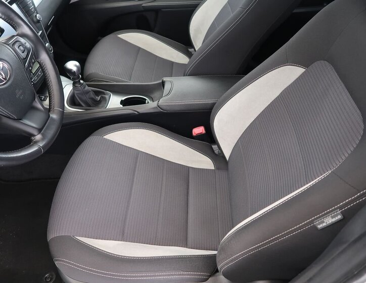 Toyota Avensis Kombi 2,0 l 105 kw