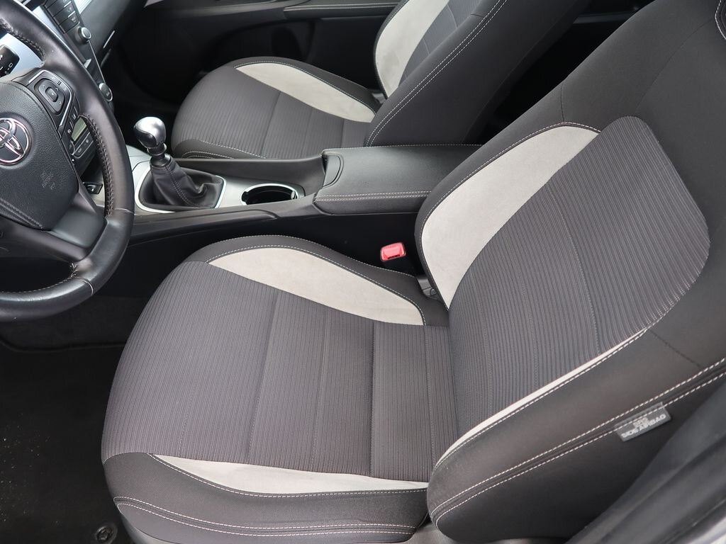 Toyota Avensis Kombi 2,0 l 105 kw