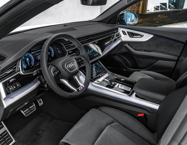 Audi Q8 11