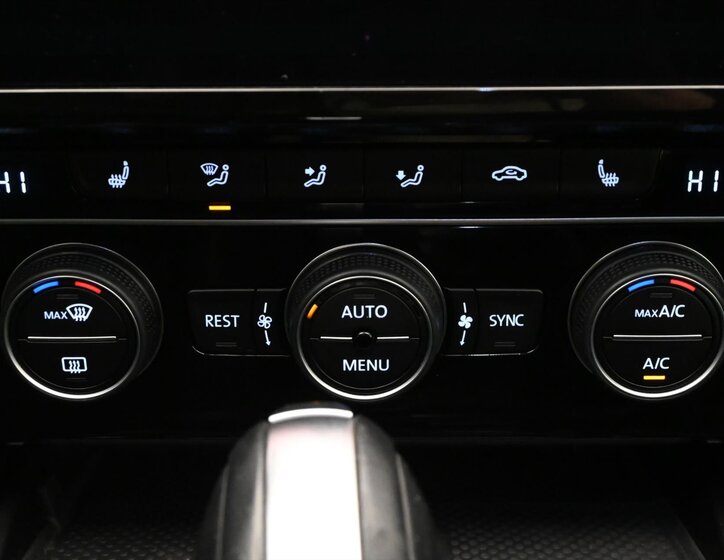 Volkswagen Passat 25