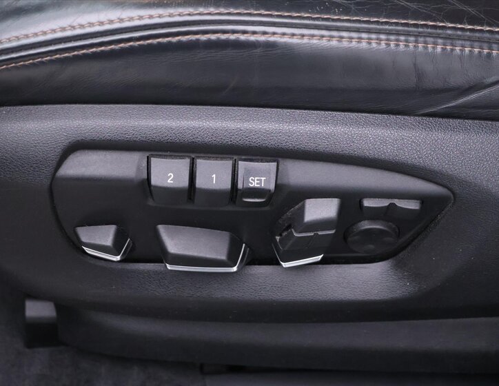 BMW X6 SUV / Terénní 3,0 l 230 kw