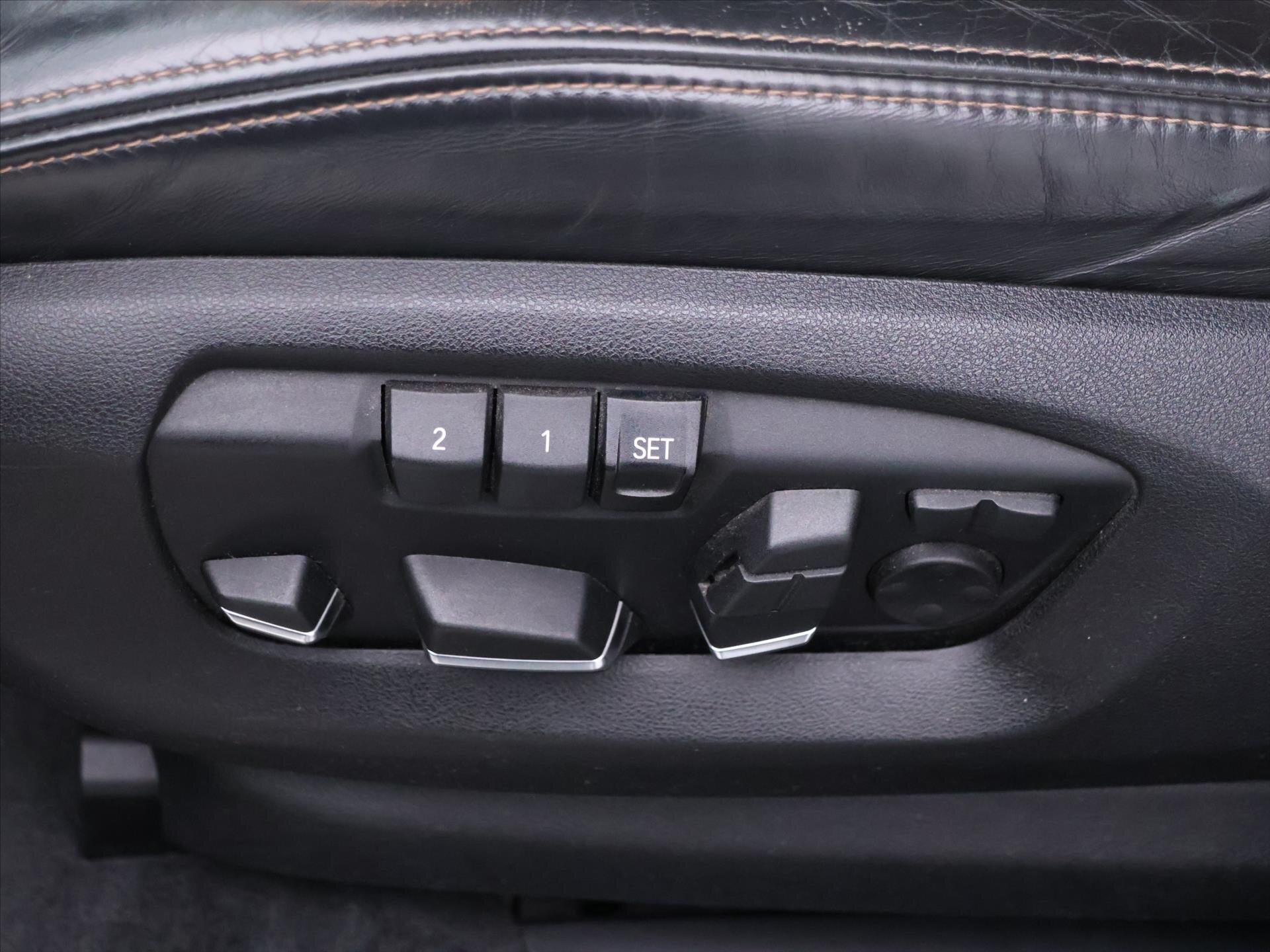 BMW X6 SUV / Terénní 3,0 l 230 kw