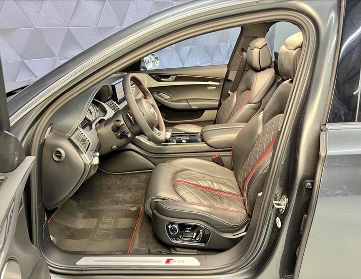 Audi S8 Sedan / Limuzína 4,0 l 382 kw