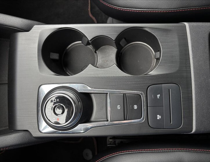 Ford Kuga SUV / Terénní 2,5 l 140 kw