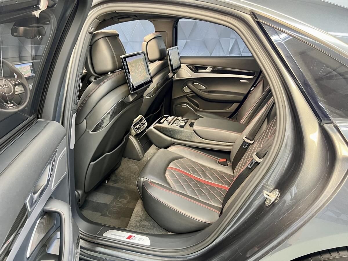 Audi S8 Sedan / Limuzína 4,0 l 382 kw