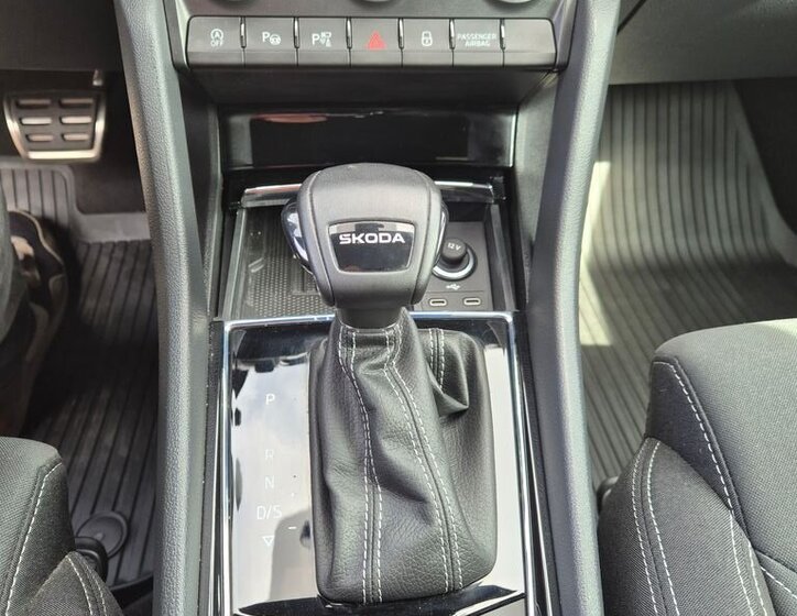 Škoda Karoq SUV / Terénní 1,5 l 110 kw