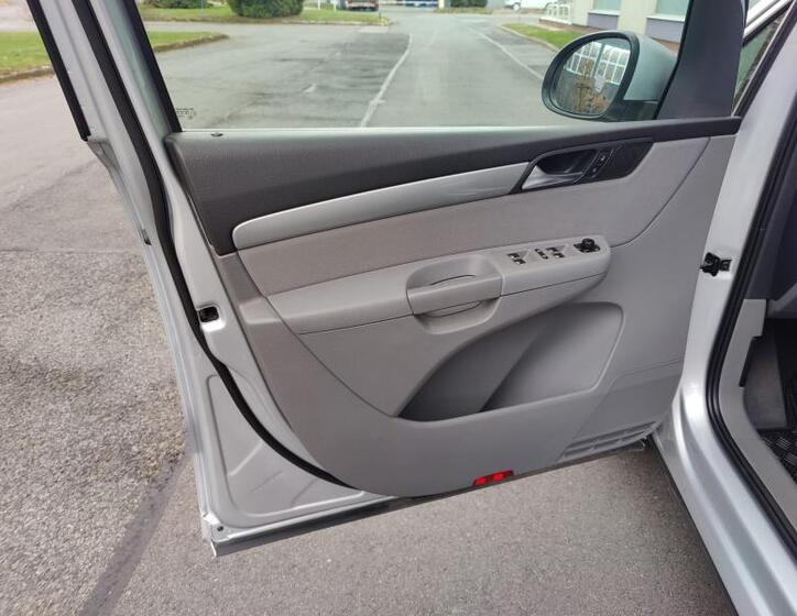 Volkswagen Sharan 9