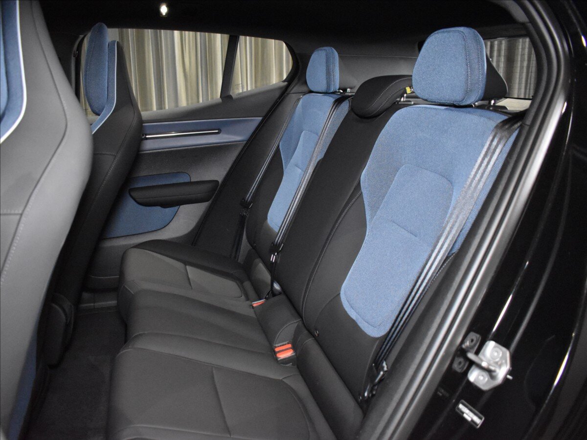 Volvo EX30 SUV / Terénní 0,0 200 kw