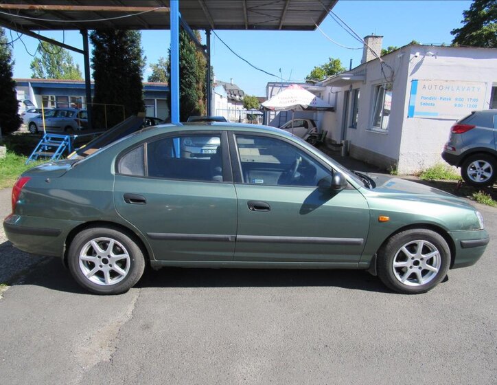 Hyundai Elantra Sedan 2,0 l 82 kw