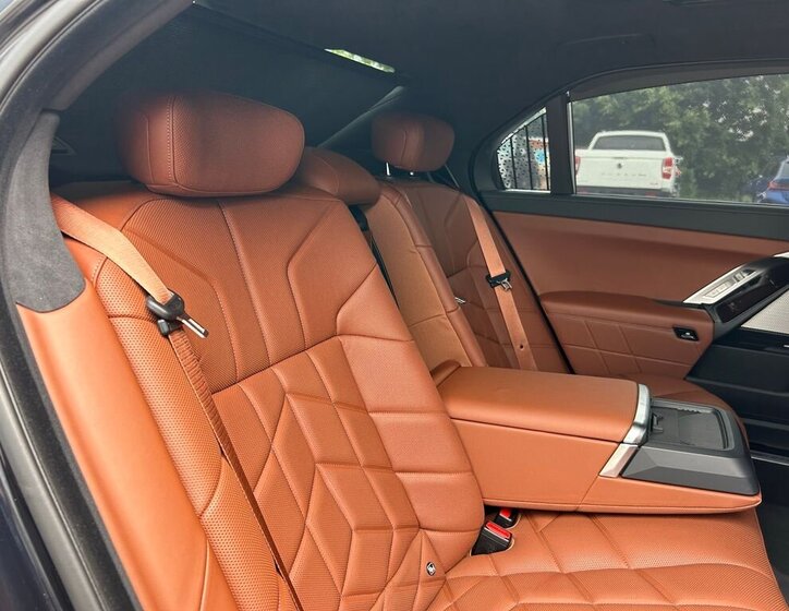 BMW i7 Sedan / Limuzína 0,0 400 kw