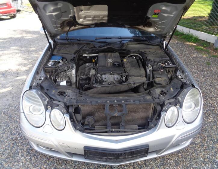 Mercedes-Benz 211 18