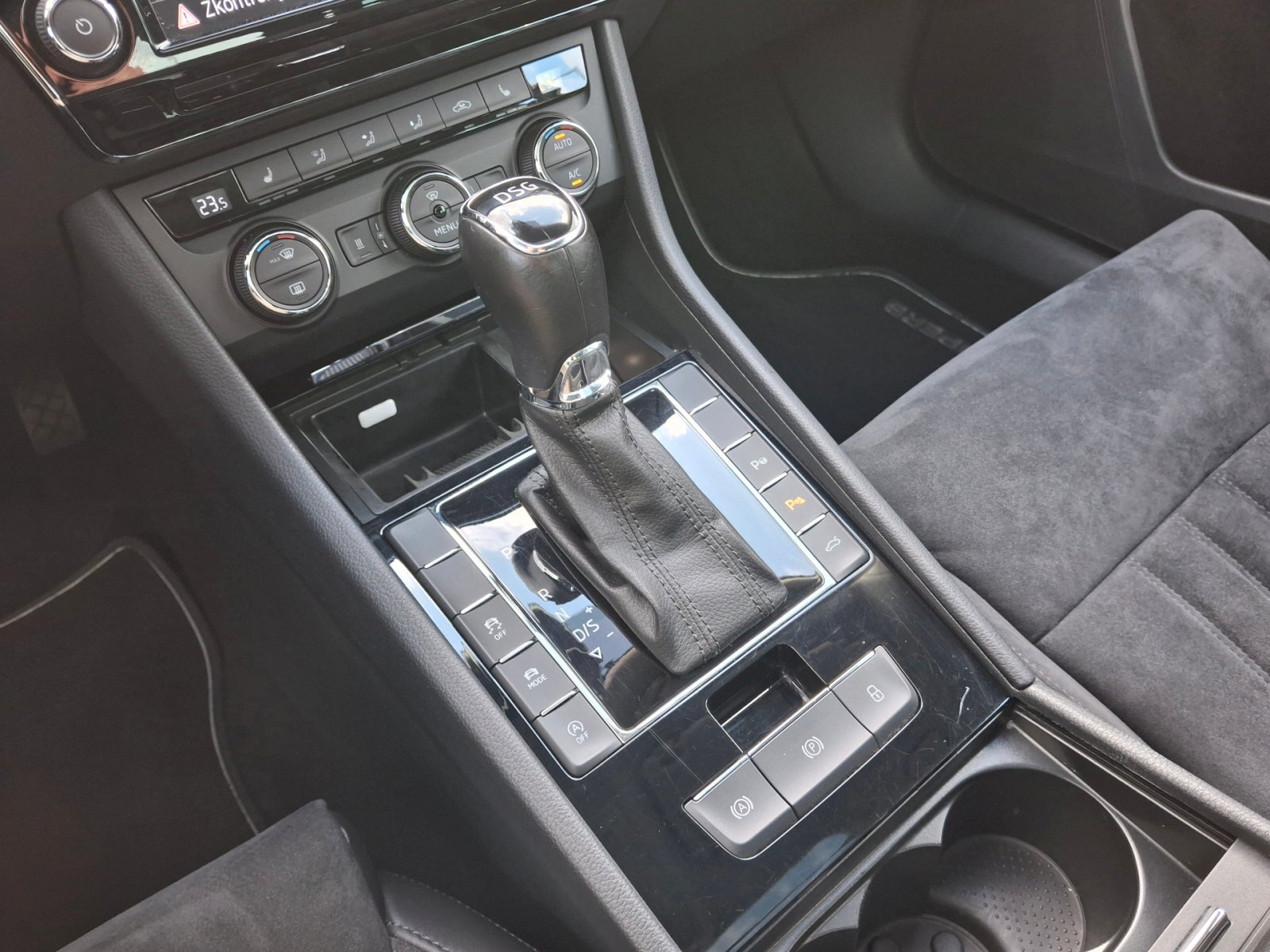 Škoda Superb Sedan / Limuzína 2,0 l 140 kw