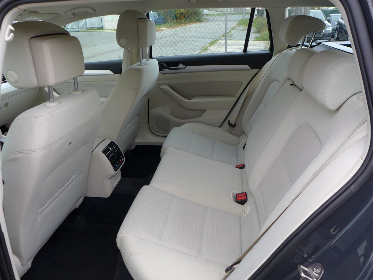 Volkswagen Passat Kombi 1,6 l 88 kw