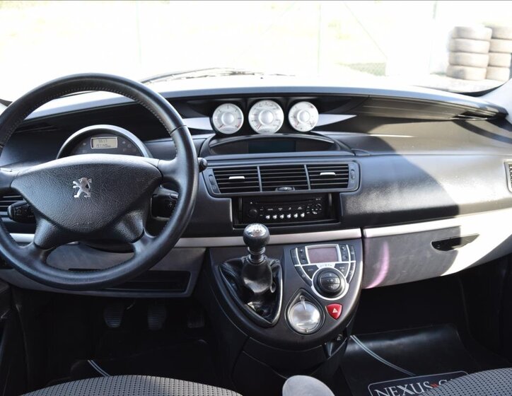 Peugeot 807 MPV 2,0 l 100 kw