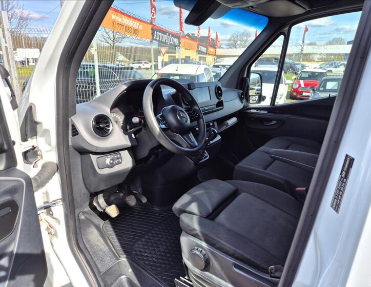 Mercedes-Benz Sprinter 9