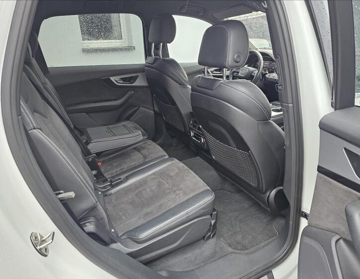 Audi Q7 31