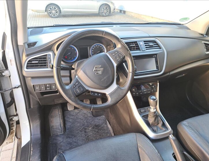 Suzuki SX4 S-Cross Hatchback 1,6 l 88 kw