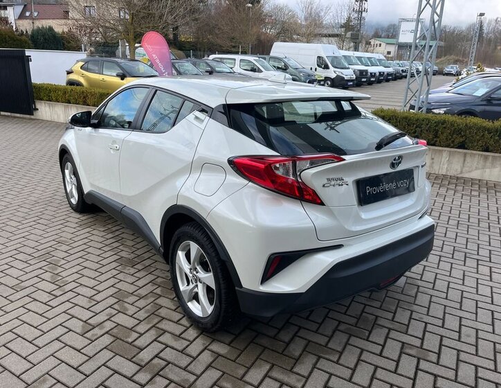 Toyota C-HR SUV / Terénní 1,8 l 72 kw