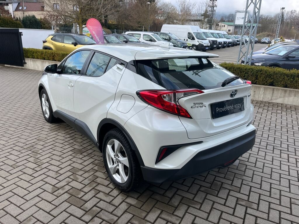 Toyota C-HR SUV / Terénní 1,8 l 72 kw