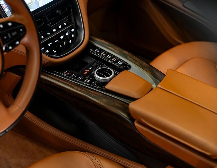 Aston Martin Ostatní SUV 4,0 l 405 kw