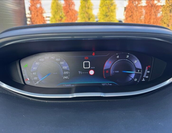 Peugeot 5008 SUV / Terénní 2,0 l 110 kw