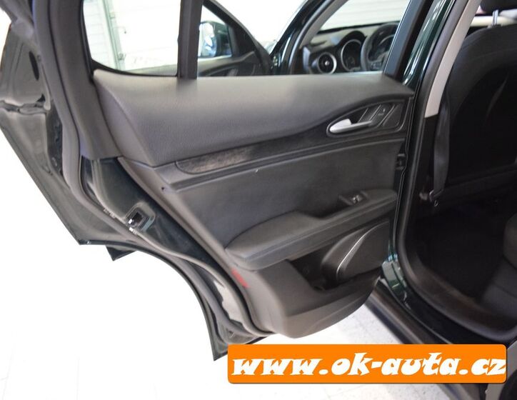 Alfa Romeo Stelvio 25