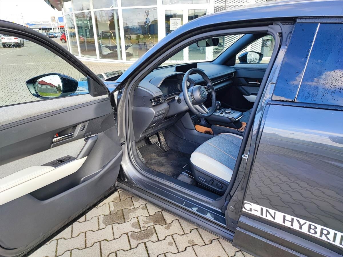Mazda MX-30 SUV / Terénní 830,0 125 kw