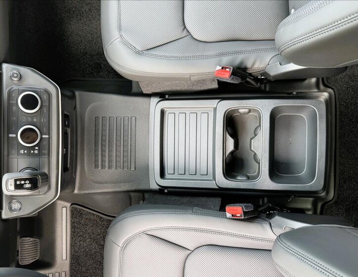 Land Rover Defender SUV 3,0 l 257 kw