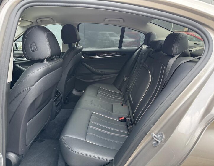 BMW Řada 5 Sedan / Limuzína 2,0 l 185 kw