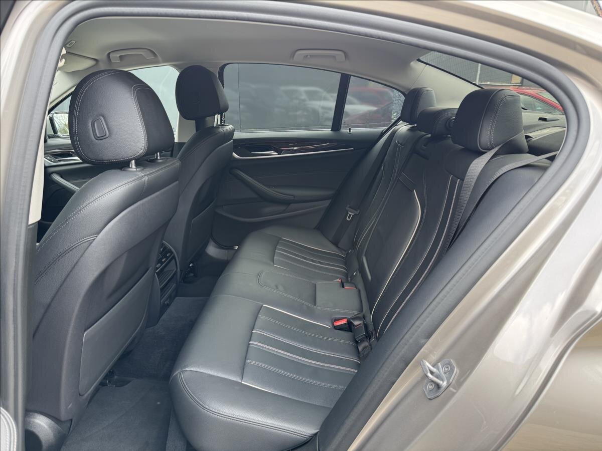 BMW Řada 5 Sedan / Limuzína 2,0 l 185 kw