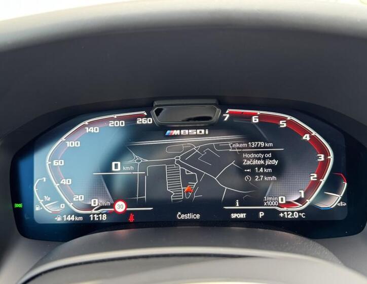 BMW Řada 8 12